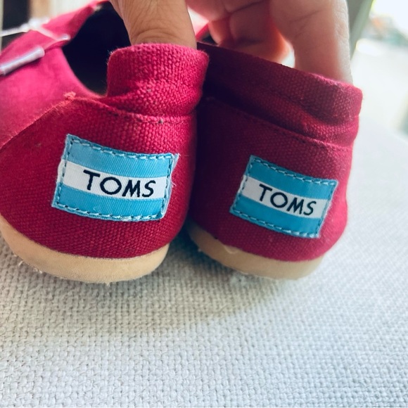 TOMS Shoes Classic Canvas Slip On in Red Size W7 - Picture 3 of 6